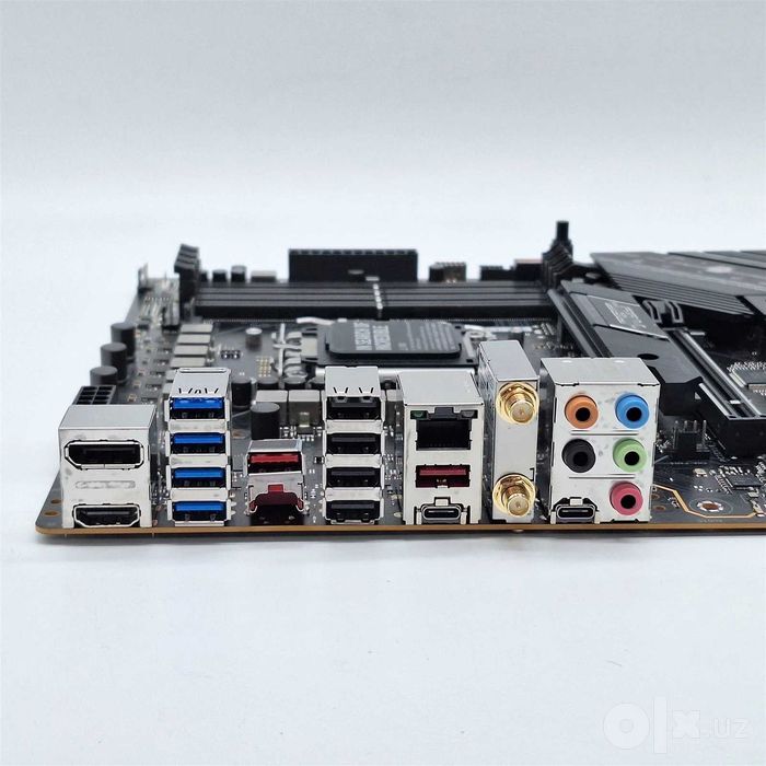 ASUS ROG Strix B650E-F Gaming WiFi AMD B650 AM5 ATX Motherboard