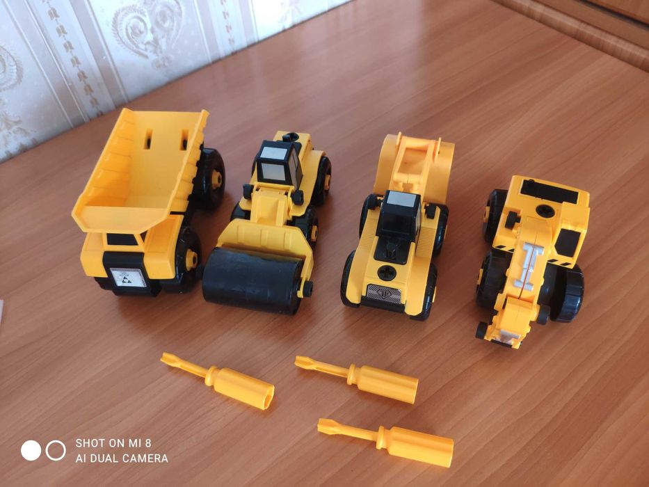 Различни детски играчки