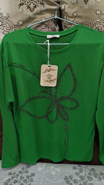 Продам.  кофточку