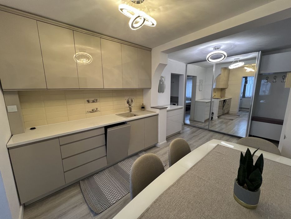 Inchiriez apartament 2 camere decomandat