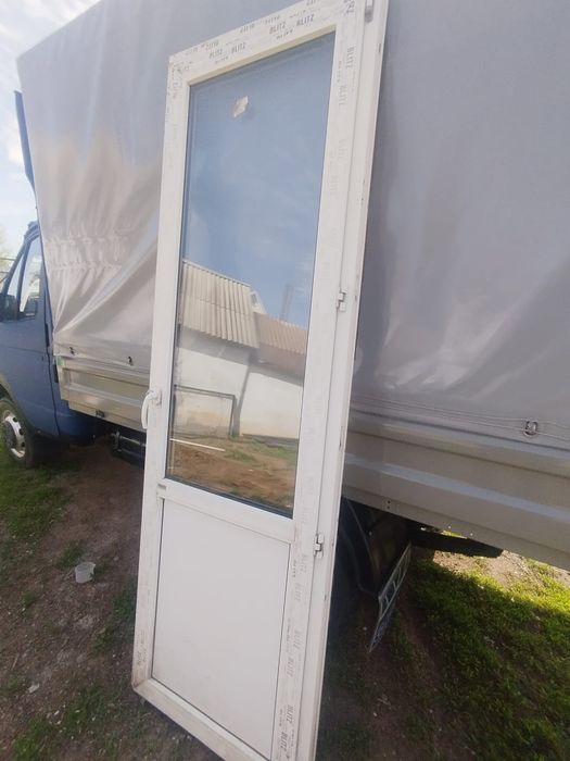 Продам дверь пластиковую