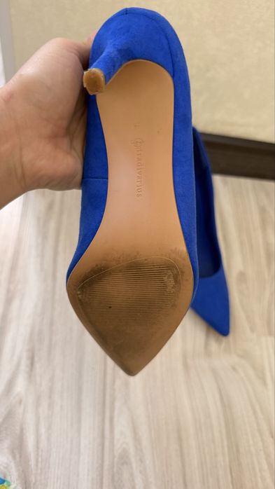 Продам туфли фирмы stradivarius