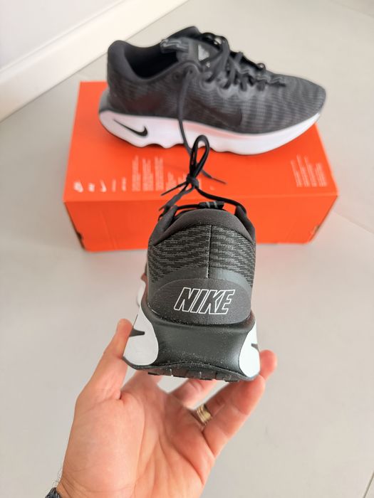 Nike Motiva Black White