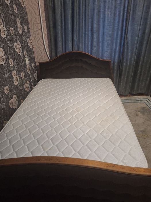Продам двуспальную кровать