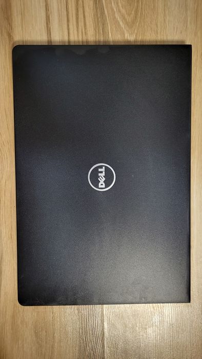 Dell Vostro 15 series 3000 se dezmembrează