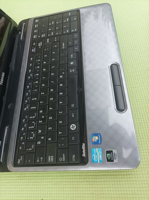 Laptop Toshiba i750 cu i7  placă video dedicată și 4 GB ram