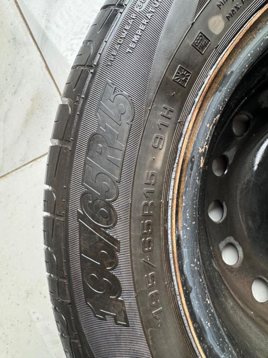 Продам 1 шт штамповонный диск с покрышкам R 15/65/195
