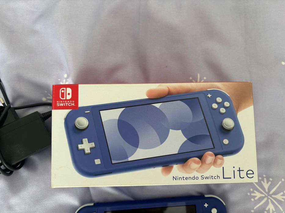 Nintendo switch lite с две игри