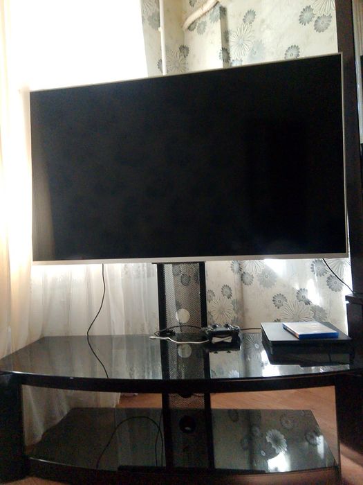 Телевизор SONY 1,2*90 с подставкой