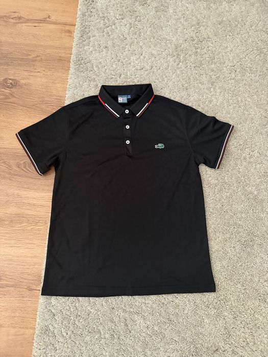Tricou Lacoste.