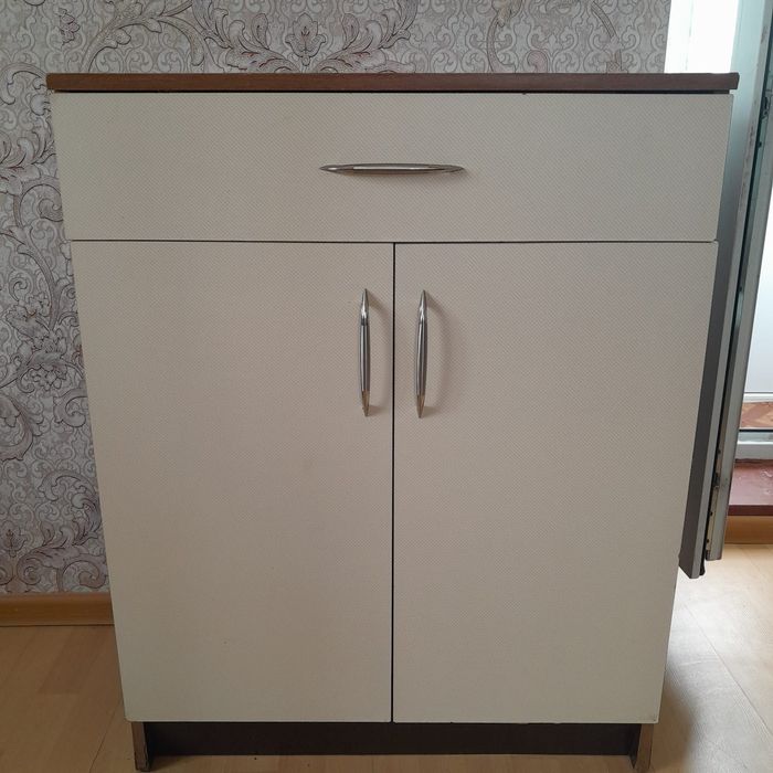 Продам тумбу с зеркалом