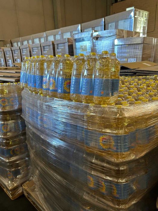 Vindem ulei rafinat și brut de floarea soarelui ambalat și vrac