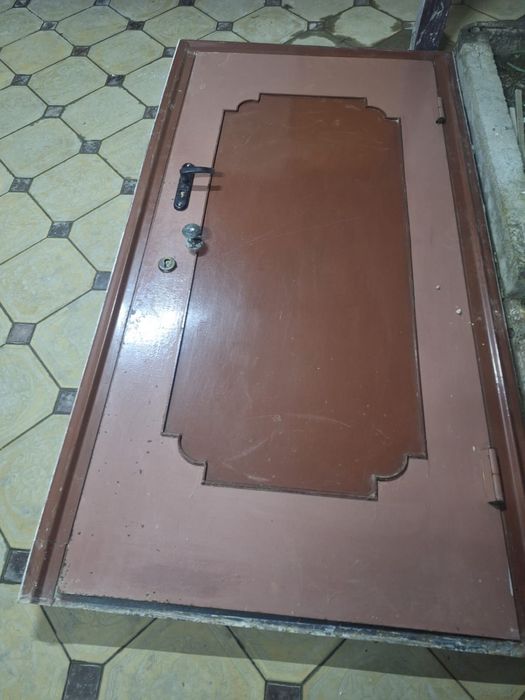 железная входная дверь