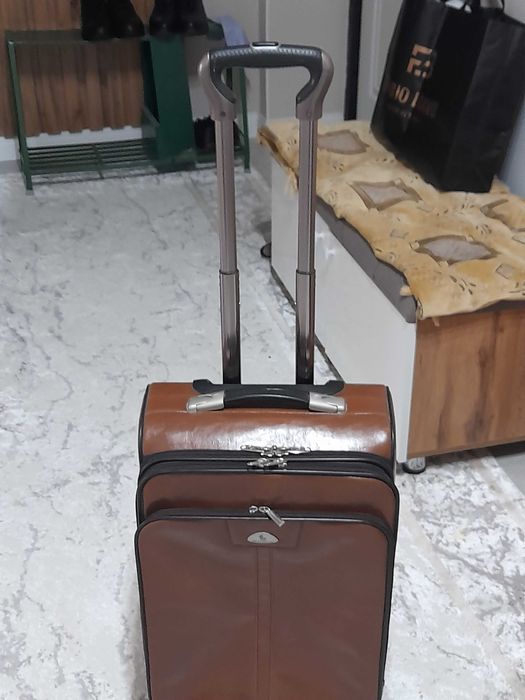 Продается дорожный чемодан в отличном состоянии, б/у.