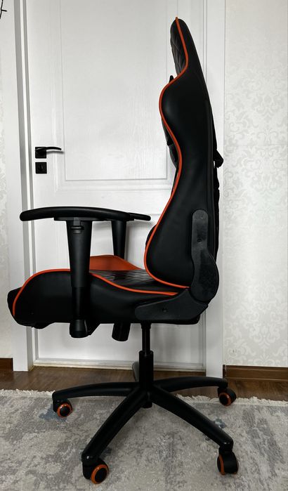 Продам игровое кресло Cougar