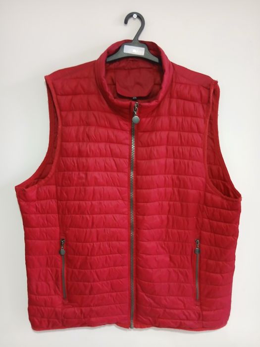 Vesta matlasata unisex  marimea XL sau 48-50 stare perfecta, putin pur