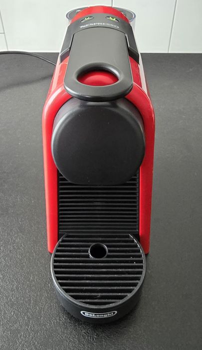 Espressor Nespresso Essenza Mini Ruby Red