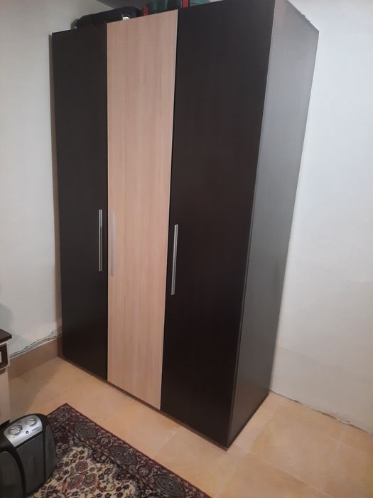 Двукрилен гардероб