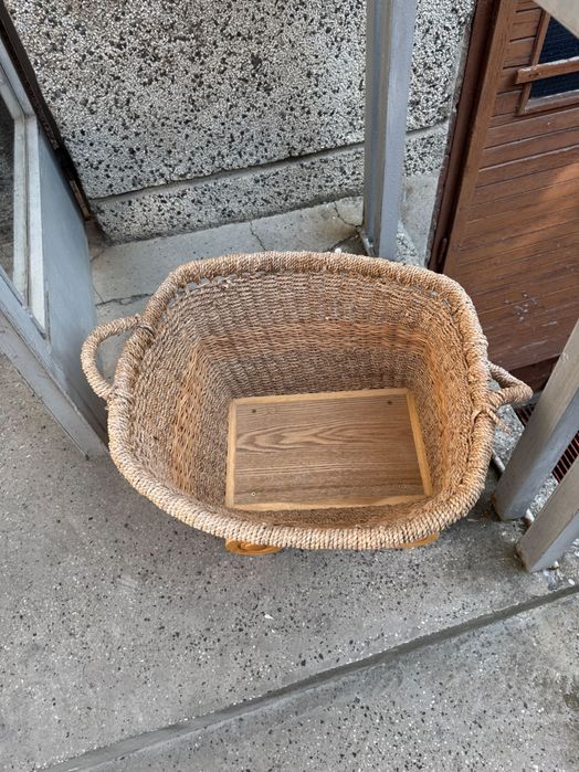 Стара ретро кошница на колела