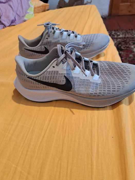 vand adidași bărbătești nike