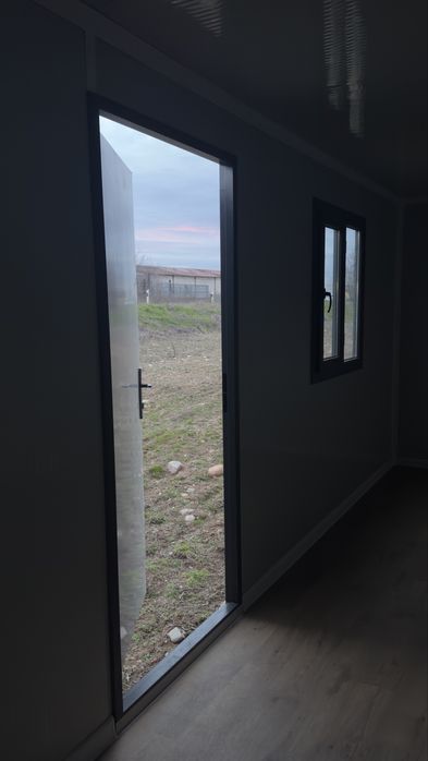 Контейнери 240 / 600 Контейнери / Фургон по поръчка