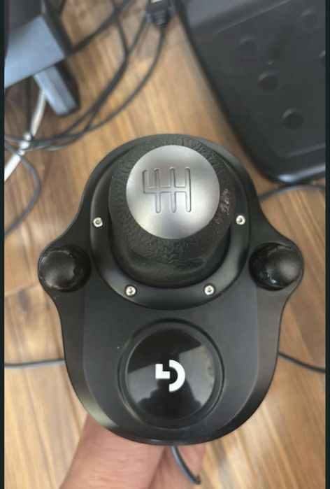 Volan cu pedale Logitech 923 cu schimbator de viteze