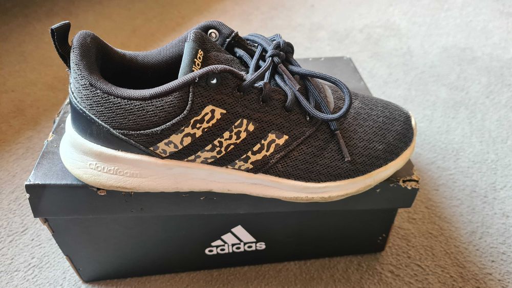 Маратонки адидас