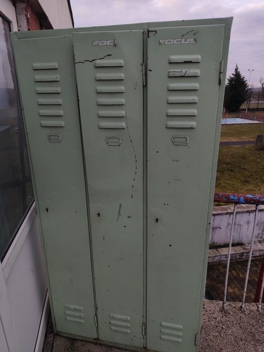 Dulap de fier cu trei usi