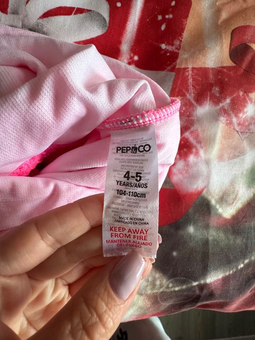 Розов бански костюм