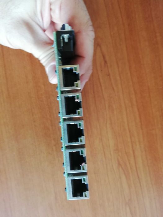 25 броя Mikrotik RB150 с алуминиеви кути