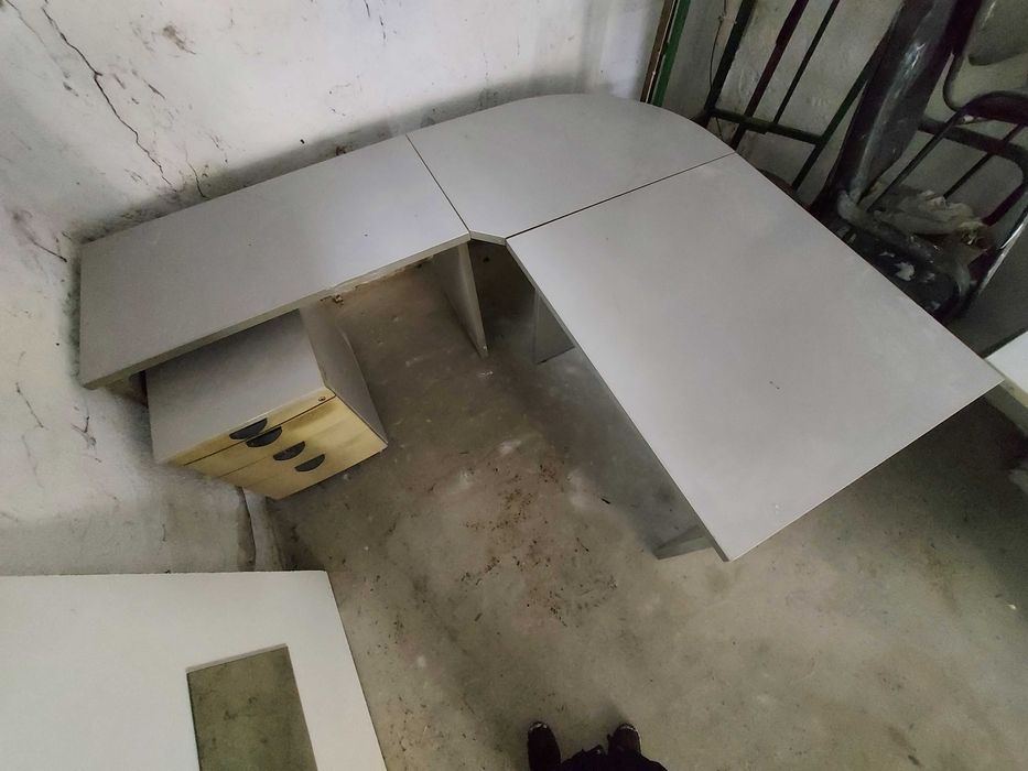 Офис оборудване, бюра и шкафове