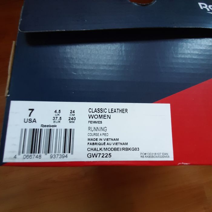 Дамски маратонки рийбок кожени, бели .В отлично състояние, са .