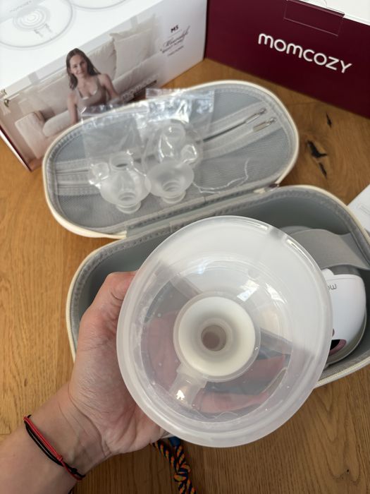Momcozy M5 Breast Pumps (2 pompe) ca noua