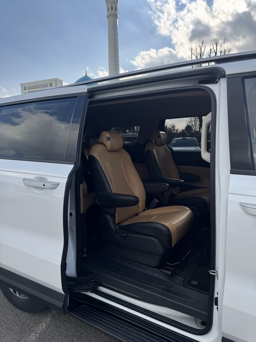 Услуга перевозки трансфер минивэн Kia Carnival Киа Карнивал