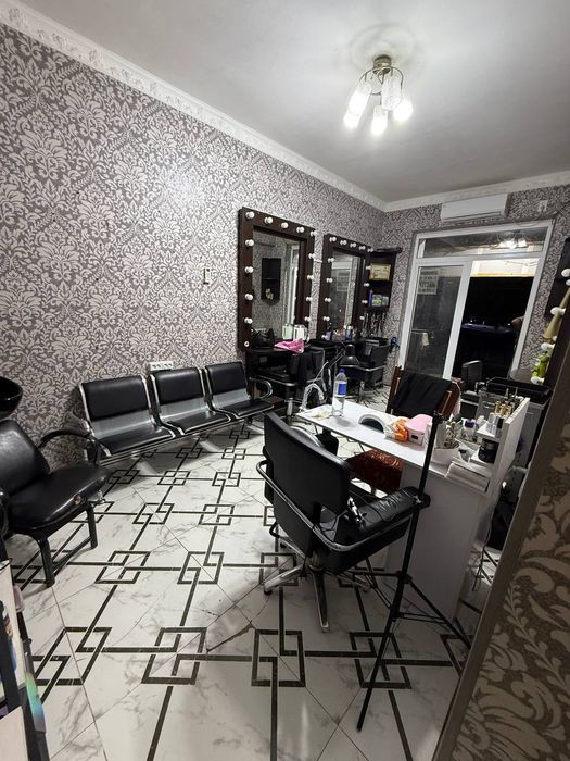 Сдается в аренду и требуются мастера