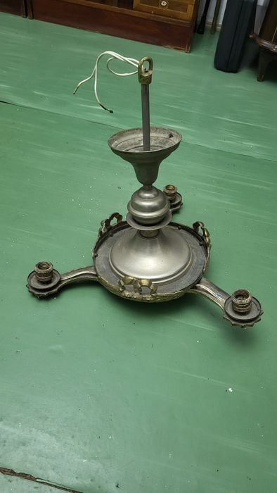 Lustre elegante de vanzare