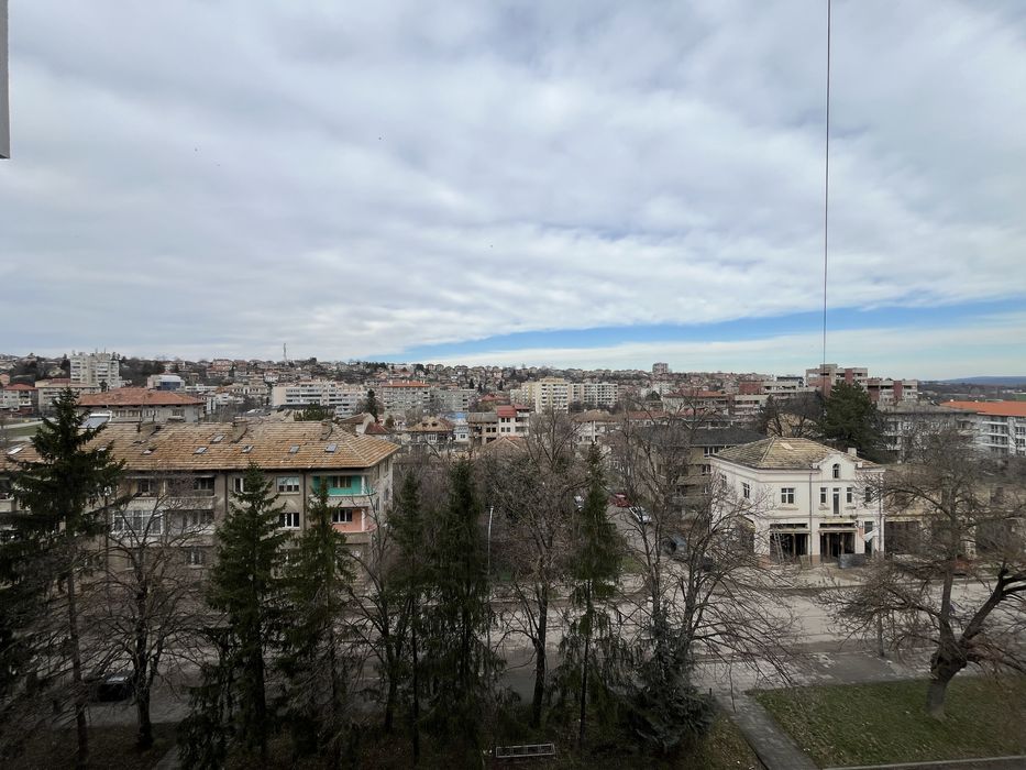 Продава се 3-стаен апартамент