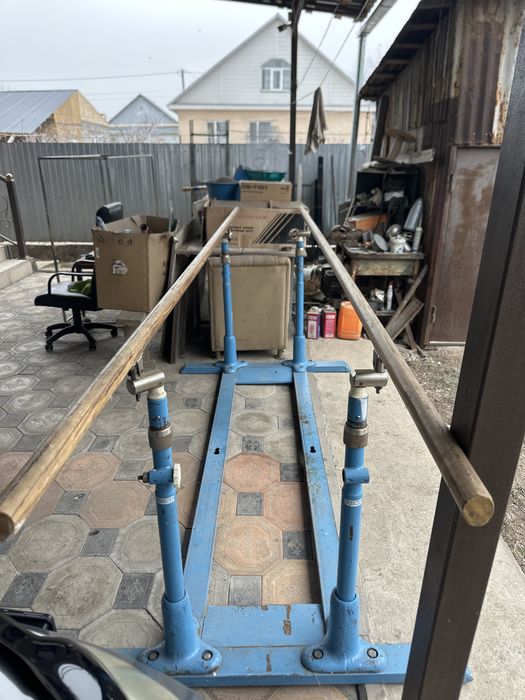 Гимнастические параллельные брусья