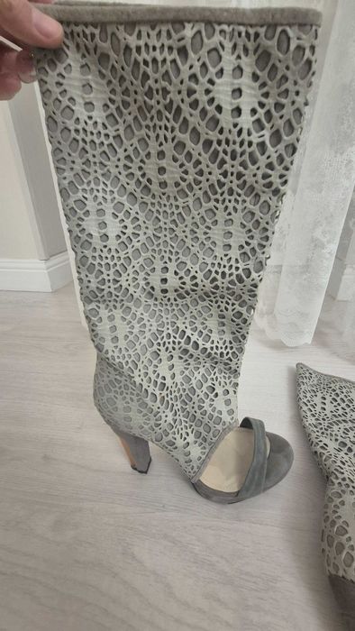 Серые летние сапоги