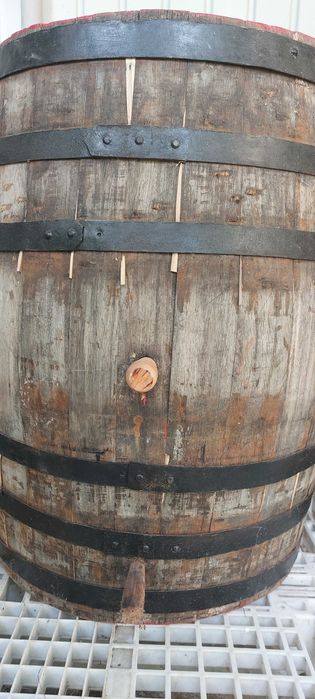 Butoaie de lemn stejar si salcâm stare foarte bună...