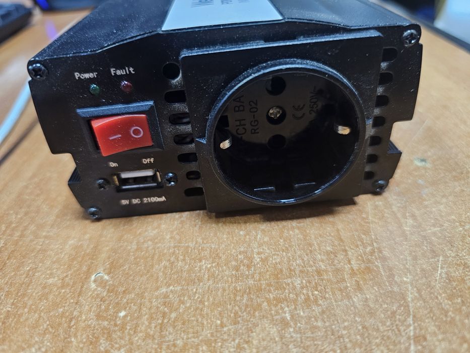 Invertor de tensiune Well cu usb, 12v -> 220v, 600w