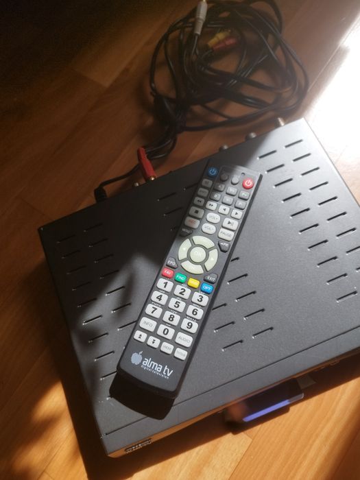 Приставки АлмаТВ (2 шт) разные