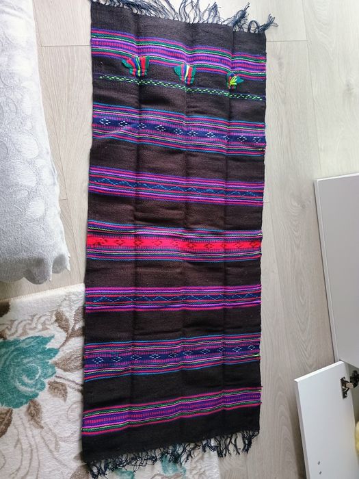 Ръчно тъкани месали,  килимче и плат, престилки