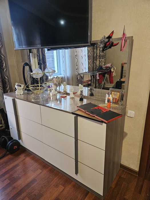 Продаю шкаф с зеркалом