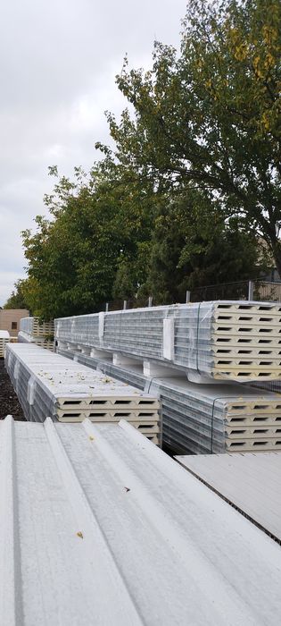 Depozit panouri sandwich termoizolante, constructii, containere, hale