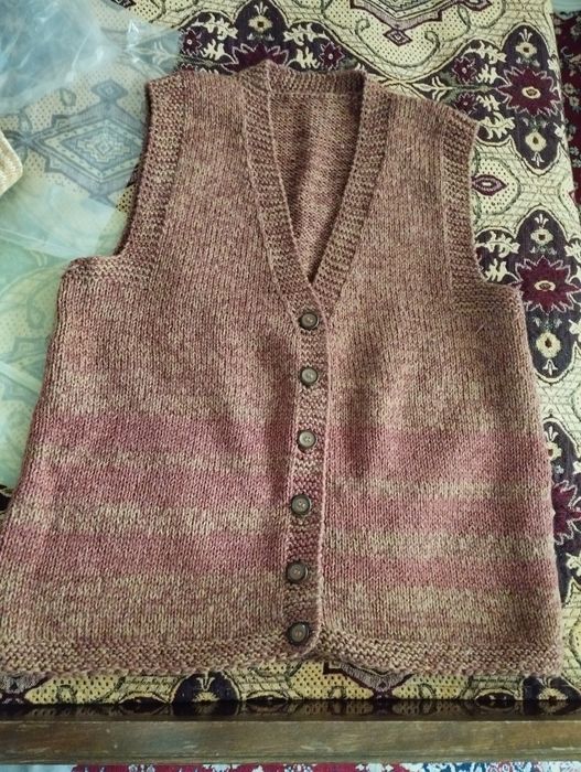 Вълнени плетени жилетки и пуловери. НОВИ