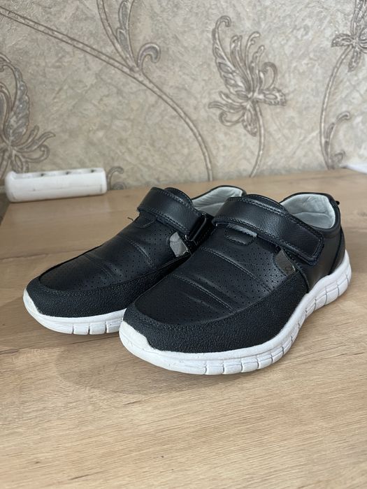 Продам детские мокасины/туфли для школы