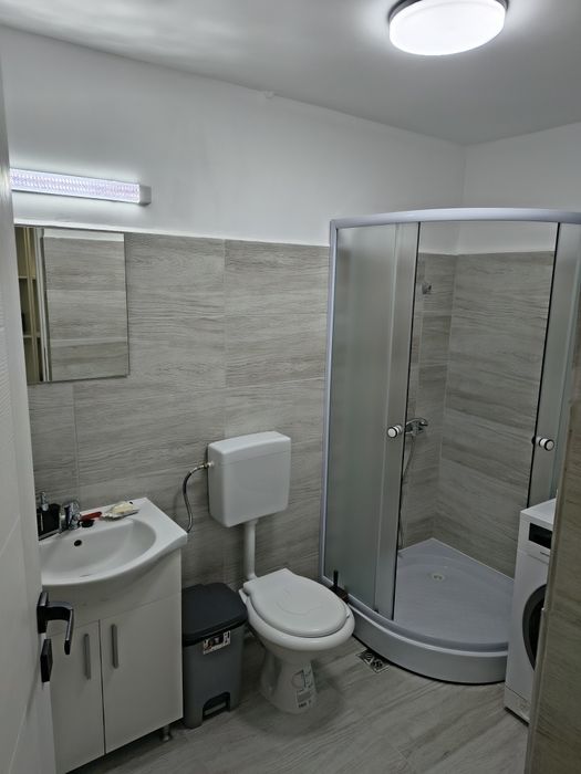 Închiriez apartament cu o camera