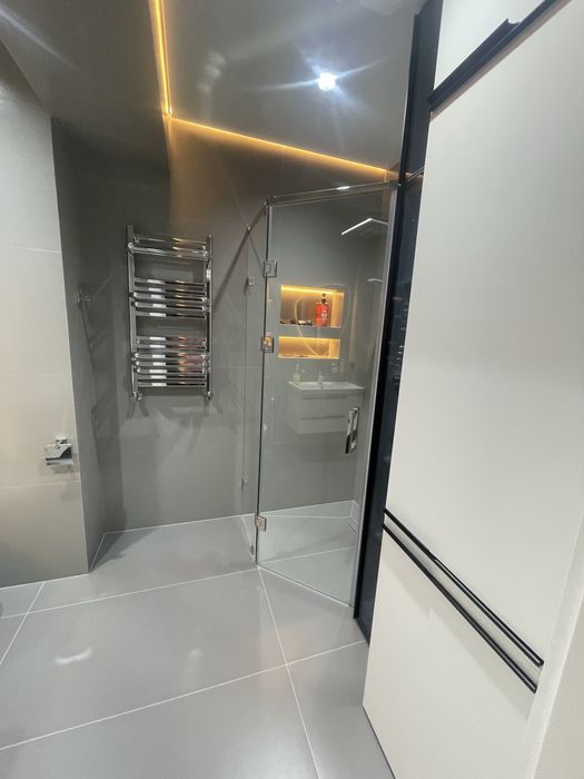 Продаётся своя 2 комнатная с евро ремонтом с мебелью и техникой