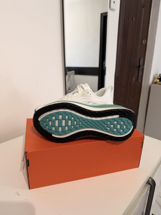 Nike Vomero Plus White Bleached Turquoise